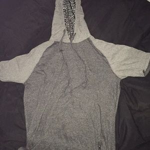Hooded shirt sleeve shirt/hoodie